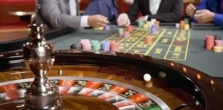 Bàn Baccarat live dealer tại sòng casino trực tuyến 8vnd Việt Nam